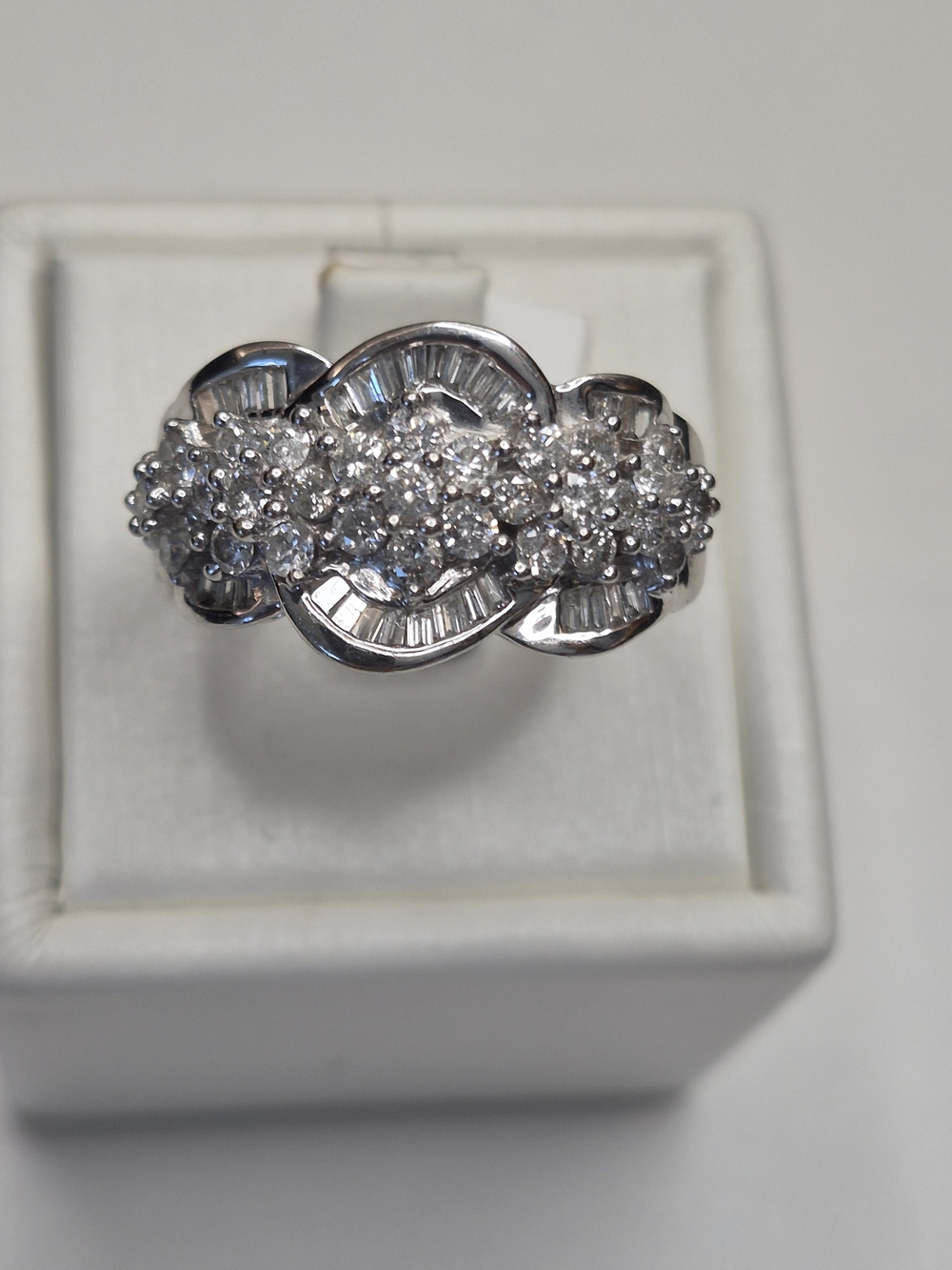 14kwg 1.5ct TW Natural Diamond Size 9 Ring with $5100 GIA GG Appraisal. 6.2g